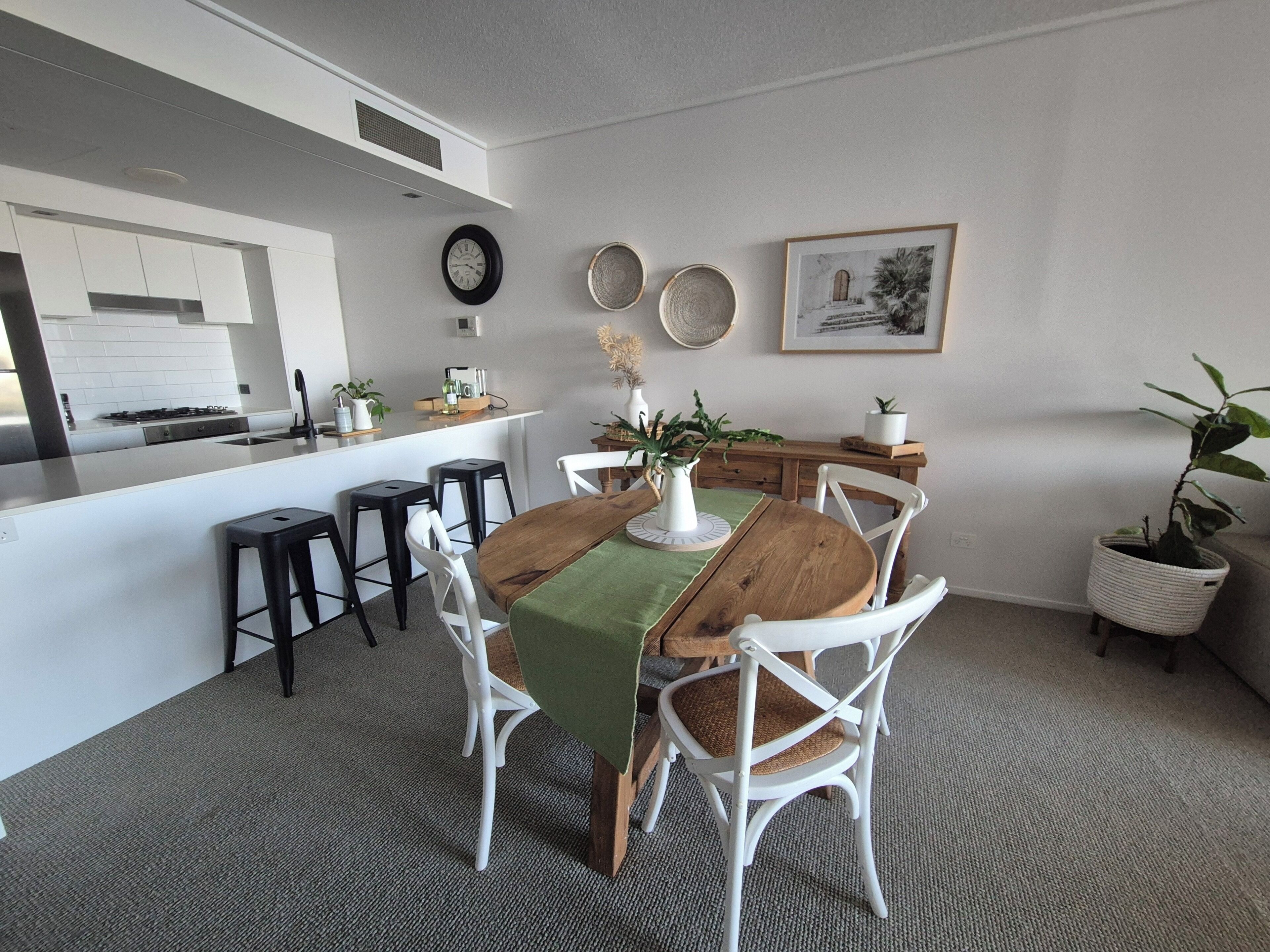 Deluxe Apartment, River View | Dining