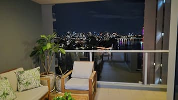 Deluxe-Apartment, Flussblick | Unterkunftsgelände