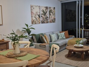 Deluxe Apart Daire, Nehir Manzaralı | Oturma alanı