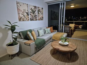 Deluxe Apartment, River View | Living area - Tropical City Escape (Brisbane)