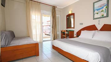 Kolmen hengen deluxe-huone, parveke, rantanäköala