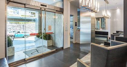 Stylish High-Floor 1BR with Skyline Views