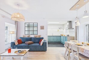 Dining - -TELMA-T2 in the city center - 500 m beach (Concarneau)