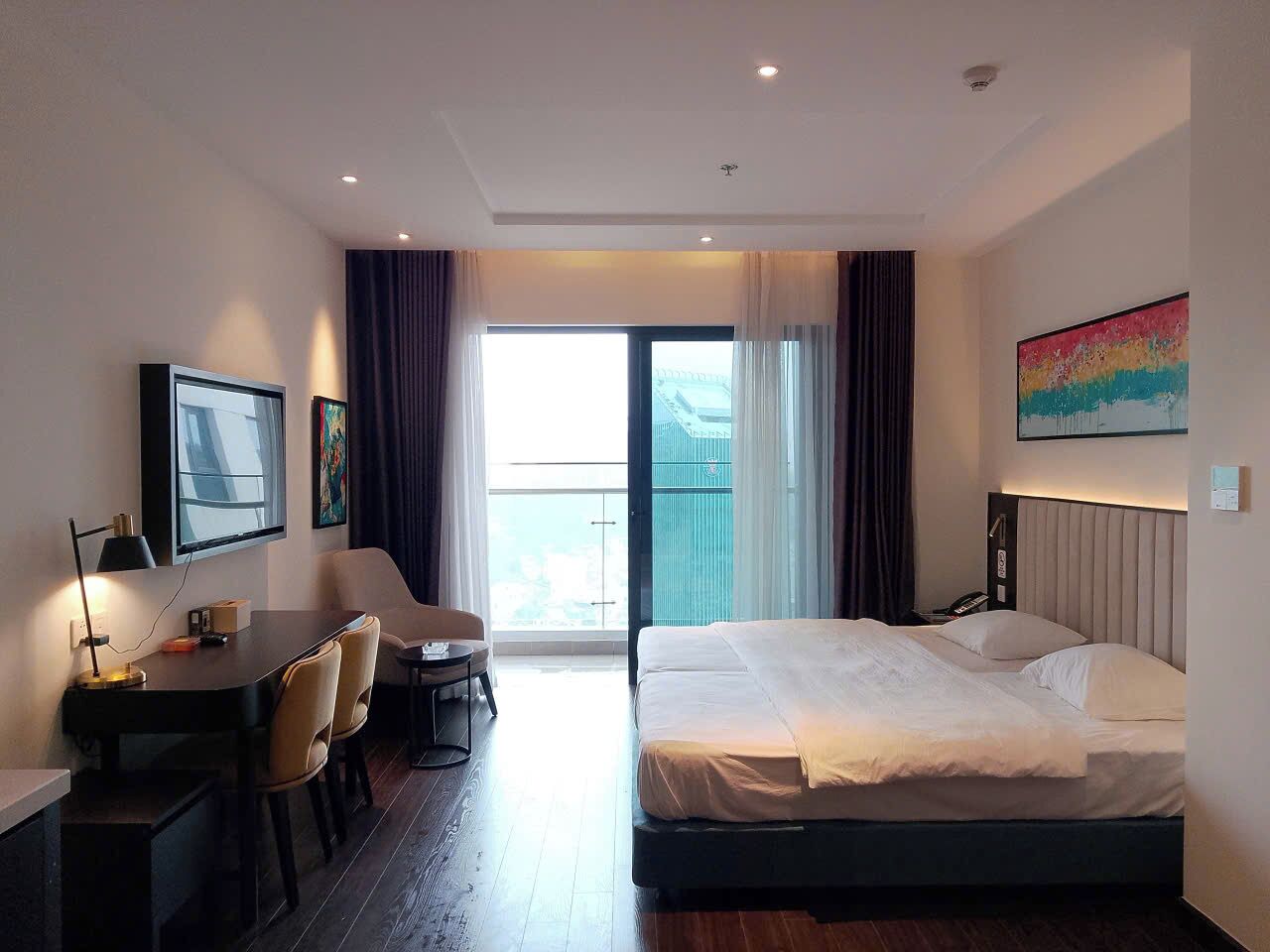 Luxury Apartment, 1 King Bed, Balcony, City View | Desk, free WiFi
