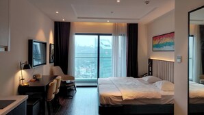 Luxury Apartment, 1 Katil Raja (King), Balcony, City View | Meja, Wi-fi percuma 