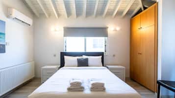 Comfort House, 4 Bedrooms, Private Pool, City View | Egyptian cotton sheets, premium bedding, blackout curtains