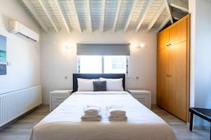 Comfort House, 4 Bedrooms, Private Pool, City View | Egyptian cotton sheets, premium bedding, individually decorated - Gaia's Residence & Private Pool in Larnaca (Larnaca)