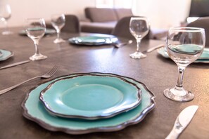 Comfort House, 4 Bedrooms, Private Pool, City View | Dining room