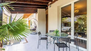 Comfort House, 4 Bedrooms, Private Pool, City View | Terrace/patio