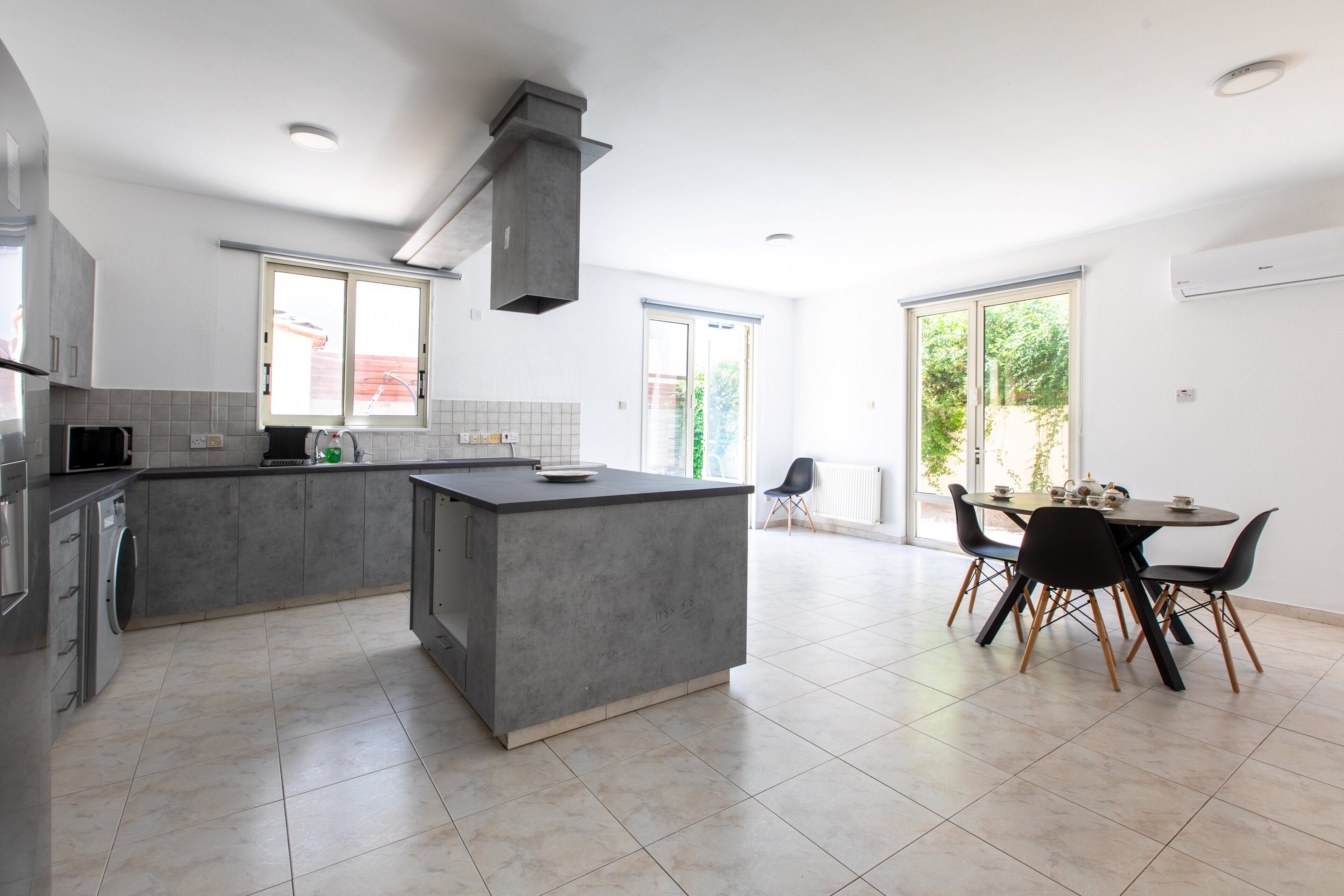 Comfort House, 4 Bedrooms, Private Pool, City View | Private kitchen | Full-sized fridge, microwave, oven, stovetop