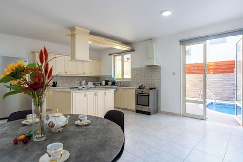 Maison Confort, 4 chambres, piscine privée, vue ville | Cuisine privée