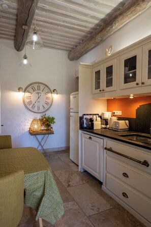 Private kitchen - RENTAL FOR TWO! CHARM AND COUNTRYSIDE 4* REFERENCE (Lagnes)