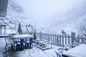 Outdoor dining - The Tranquil Hotel (Masak)