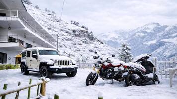 Suite, Mountain View | Property grounds