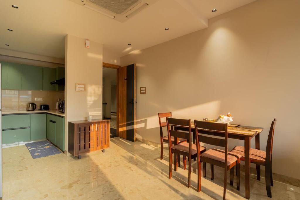 Deluxe Villa, Balcony, City View | Dining