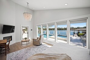 4 bedrooms, desk, iron/ironing board, WiFi - Palmetto Creek Escape-Boaters Paradise-Luxe-Minutes by boat to Orange Beach (Elberta)