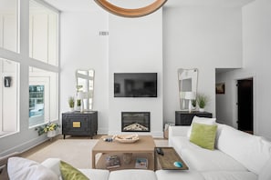 Smart TV, fireplace, video games, ping pong - Palmetto Creek Escape-Boaters Paradise-Luxe-Minutes by boat to Orange Beach (Elberta)