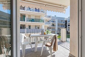 Outdoor dining - Homiday - Terry's, Two Bedroom Apartment with Balcony (Tortoreto Lido)