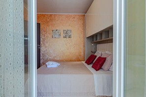Room - Homiday - Terry's, Two Bedroom Apartment with Balcony (Tortoreto Lido)