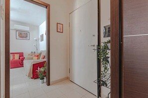 Interior - Homiday - Terry's, Two Bedroom Apartment with Balcony (Tortoreto Lido)