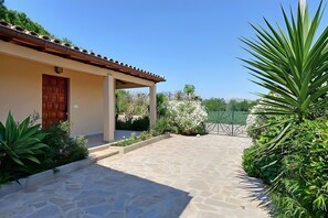 Exterior - Villa Magdalena with Private Pool & Wi-Fi (Illes Balears)