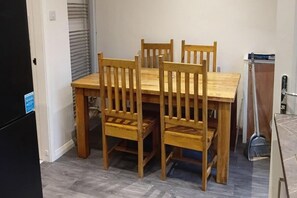 Dining - Dale Combe, 3 Bedroom House 5 Star on air bnb (Manchester)