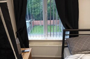 3 bedrooms, iron/ironing board, free WiFi, bed sheets - Dale Combe, 3 Bedroom House 5 Star on air bnb (Manchester)