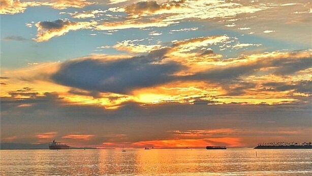 A sunset over a calm sea with ships in the distance. - Walk to Beach, Tropical Patio, World Cup, Sleeps 5 (Long Beach)