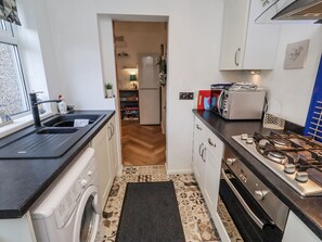 Cookware/dishes/utensils - Sea Mist (Newbiggin-by-the-Sea)