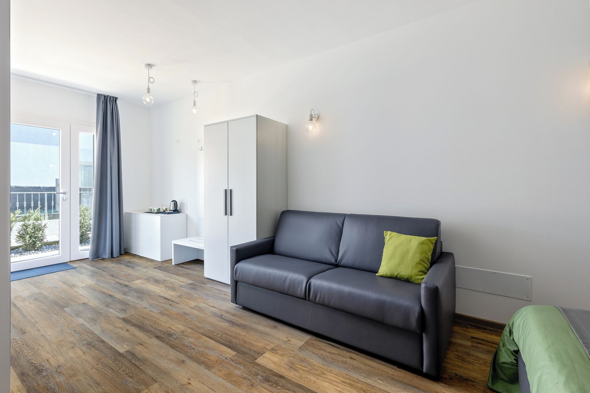 Superior Quadruple Room, Garden View | Living area