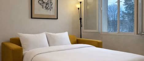 1 bedroom, bed sheets