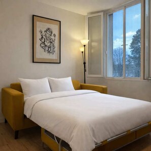 1 bedroom, bed sheets