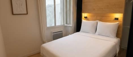 1 bedroom, bed sheets