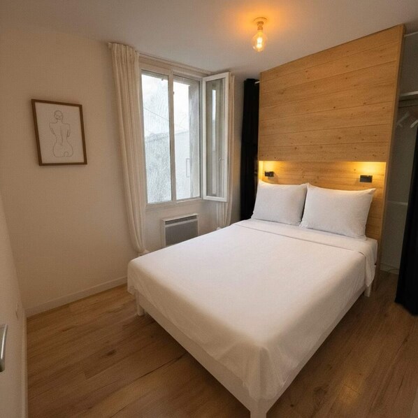1 bedroom, bed sheets