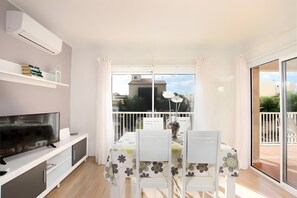 Interior - Apartment 'Marcos' with Balcony, Wi-Fi and Air Conditioning (Port de Pollença)