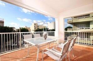 Outdoor dining - Apartment 'Marcos' with Balcony, Wi-Fi and Air Conditioning (Port de Pollença)