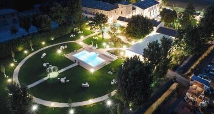 Villa La Personala | Historic Villa with Pool in the Modenese Countryside