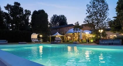 Villa La Personala | Historic Villa with Pool in the Modenese Countryside