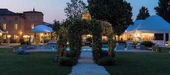 Villa La Personala | Historic Villa with Pool in the Modenese Countryside