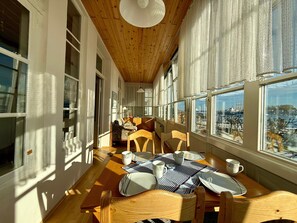 Dining - Apartment 'Traveperle 1' with Private Terrace and Wi-Fi (Lübeck)