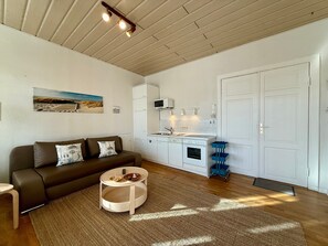TV - Apartment 'Traveperle 1' with Private Terrace and Wi-Fi (Lübeck)