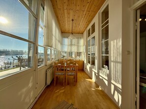 Dining - Apartment 'Traveperle 1' with Private Terrace and Wi-Fi (Lübeck)