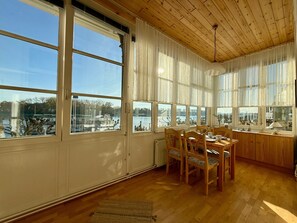 Dining - Apartment 'Traveperle 1' with Private Terrace and Wi-Fi (Lübeck)