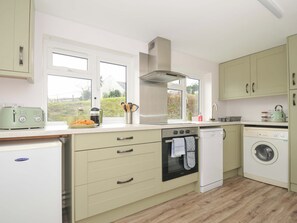 Dishwasher, cookware/dishes/utensils - Casa Mia (St Austell)
