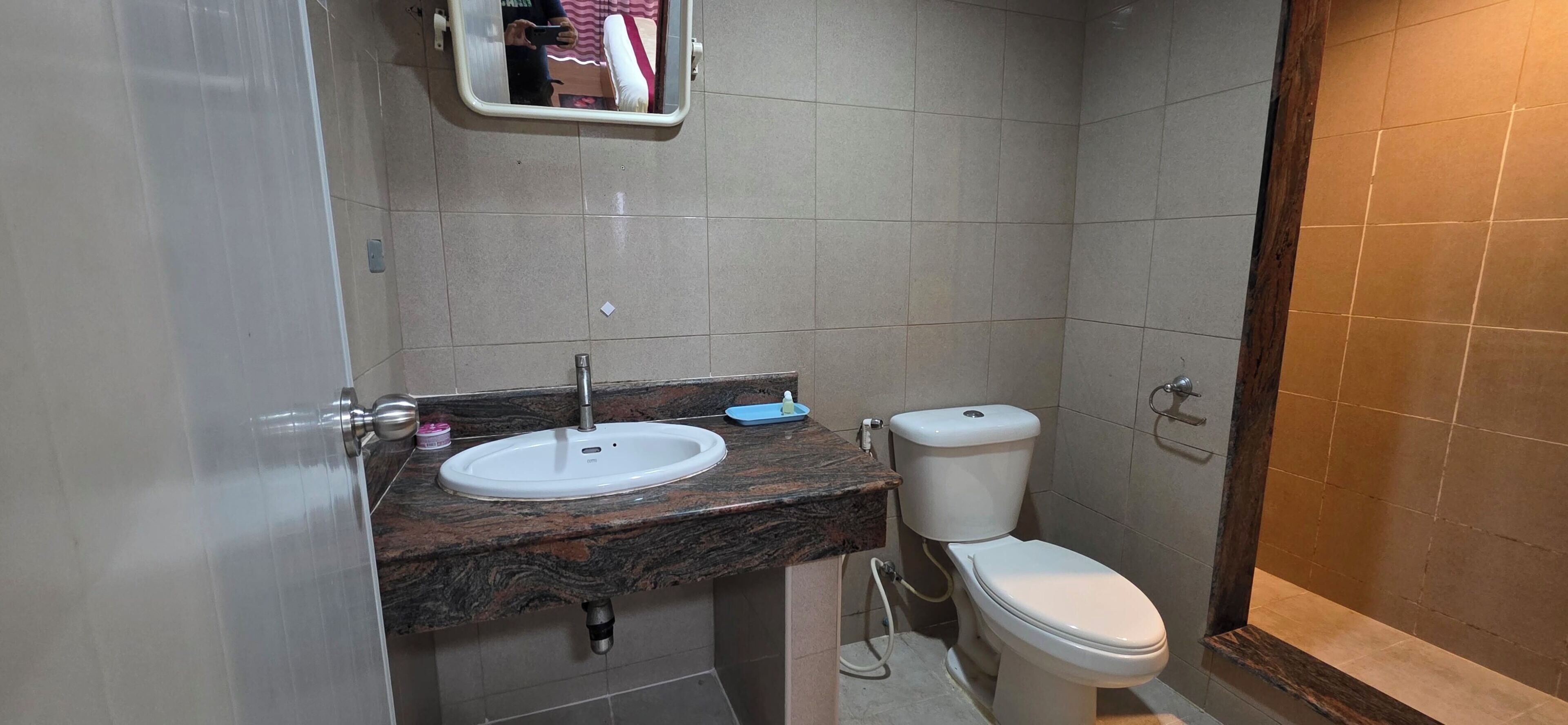 Deluxe Room, Sea View | Bathroom | Shower, slippers, towels, soap