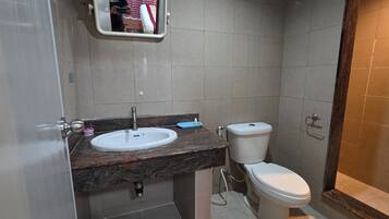 Deluxe Room, Sea View | Bathroom | Shower, slippers, towels, soap
