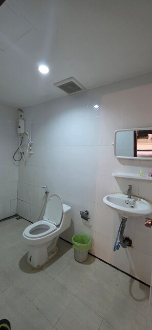 Kamar Double Standar | Kamar mandi