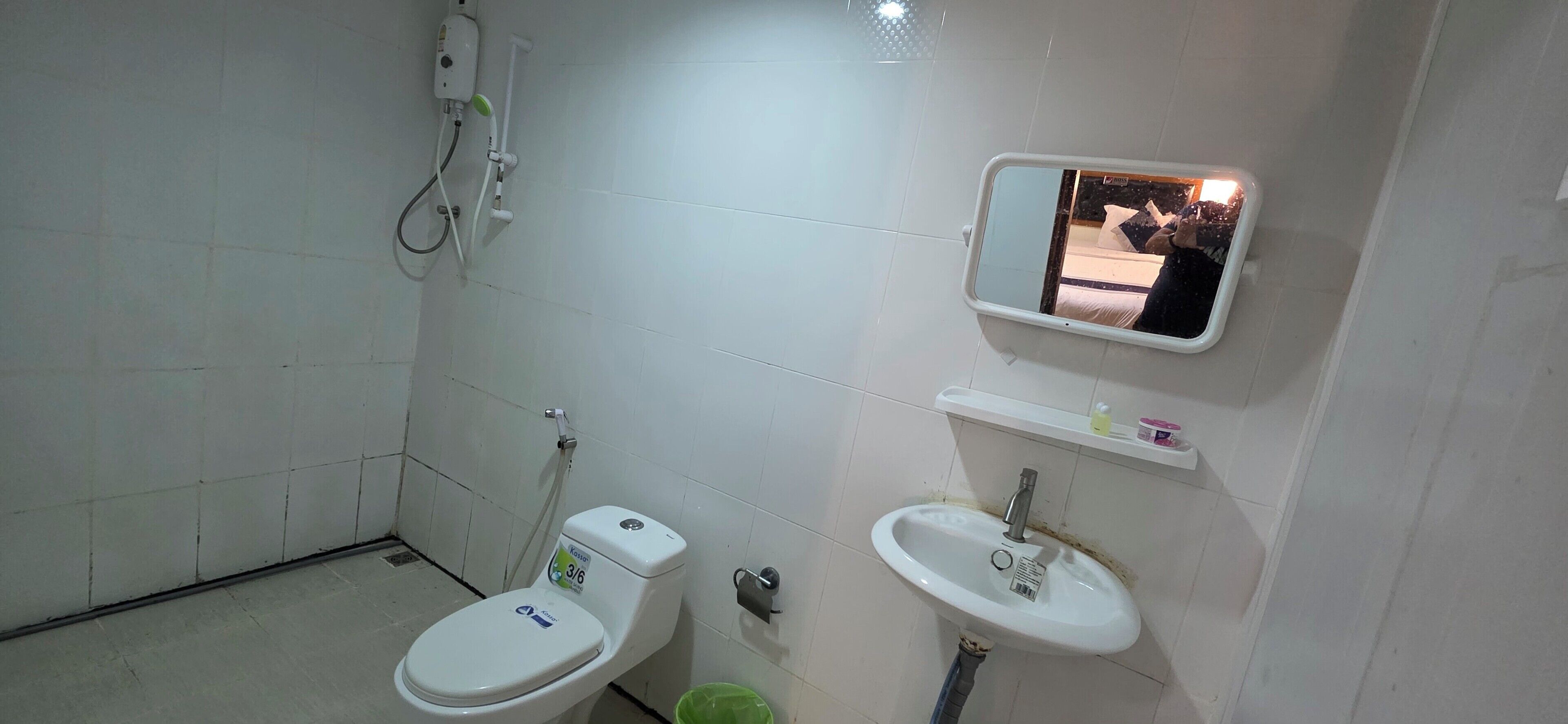 Standard Double Room | Bathroom