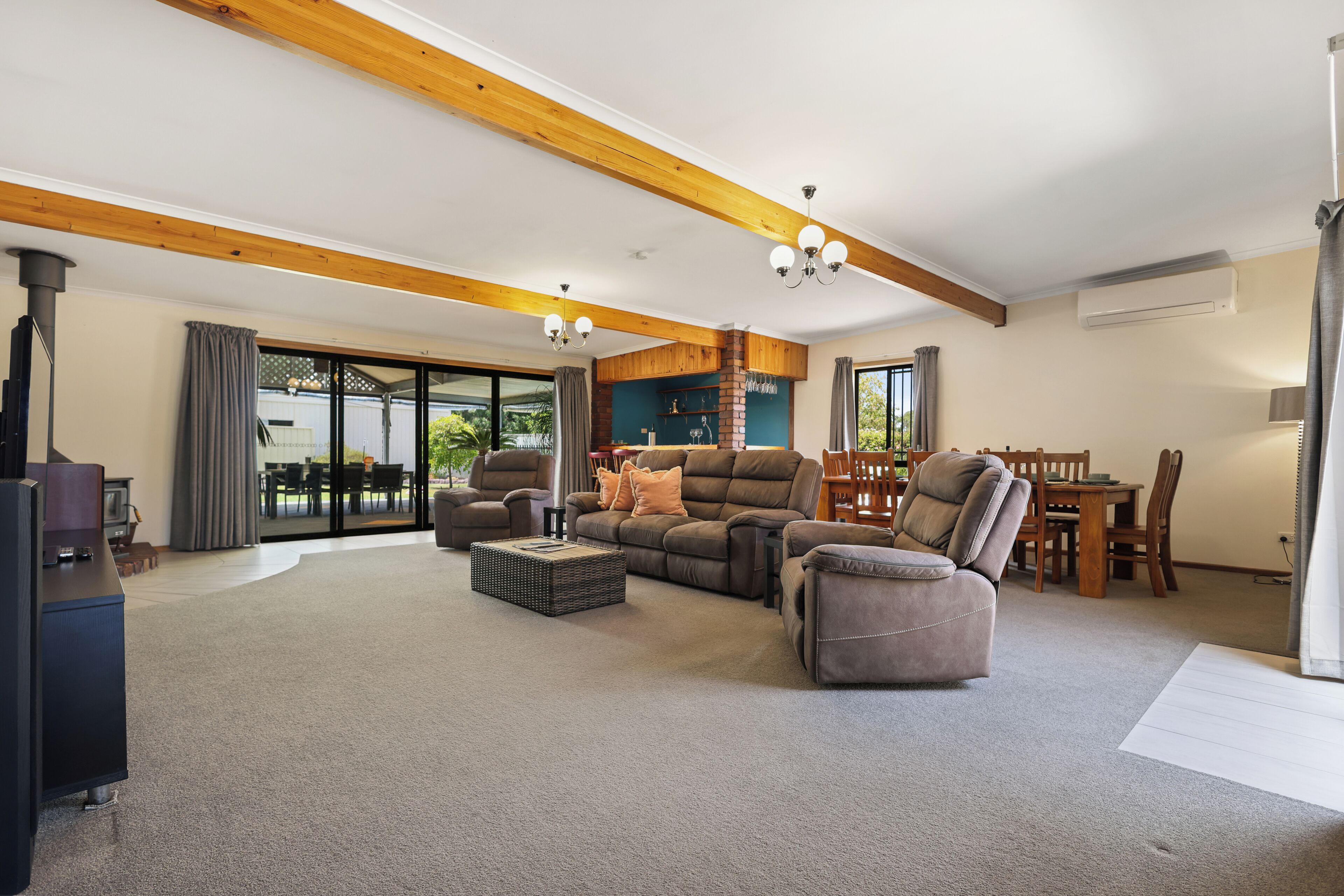 Smart TV, fireplace, books, stereo