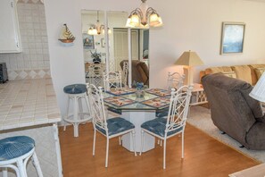 Dining - Cherry Grove. 2 bedroom oceanfront condo. Pool. (North Myrtle Beach)